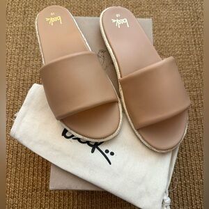 NIB Beek Beach Beige Leather Raffia Jute Puffbird Slide Sandals Anthropologie 10